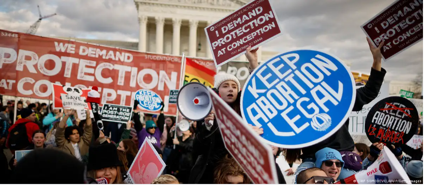 In January 2023, crowds protesting the Roe v. Wade reversal as well as those supporting it met at the US Supreme Court