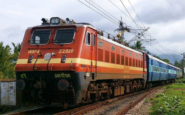 5 such trains of India which are not one but several kilometers long, if you count the compartments of one, it will be night