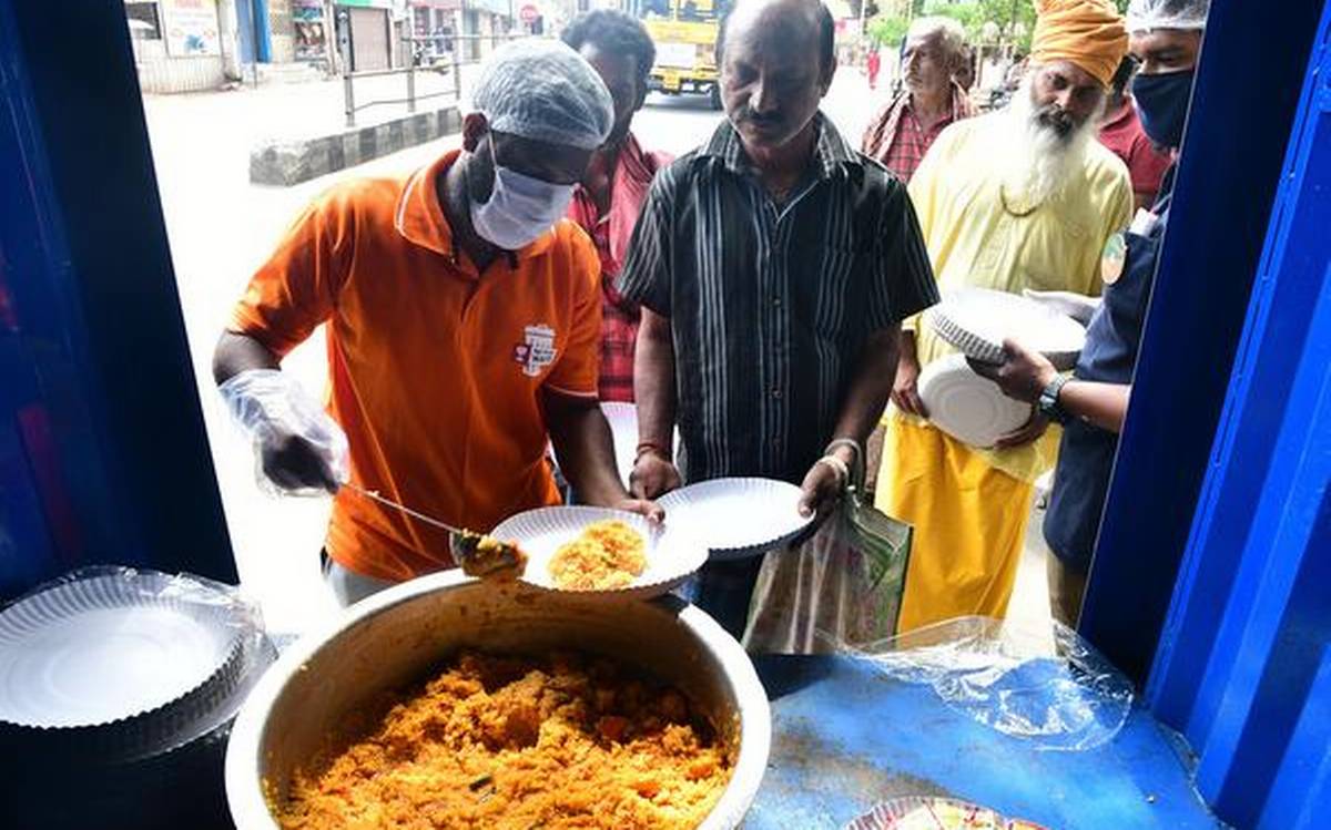 Government Abandons the Poor: NGOs, Activists Struggle to Feed Them |  NewsClick