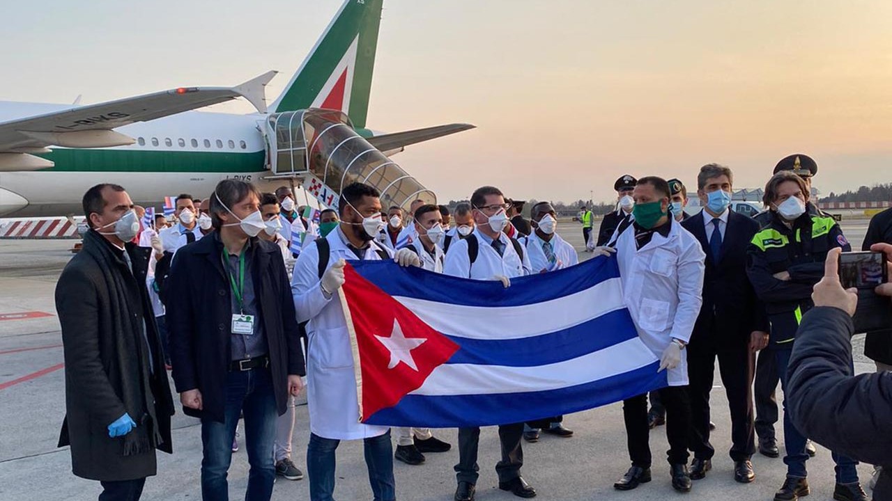 Cuban doctors prepare to leave for Italy to provide medical aid.