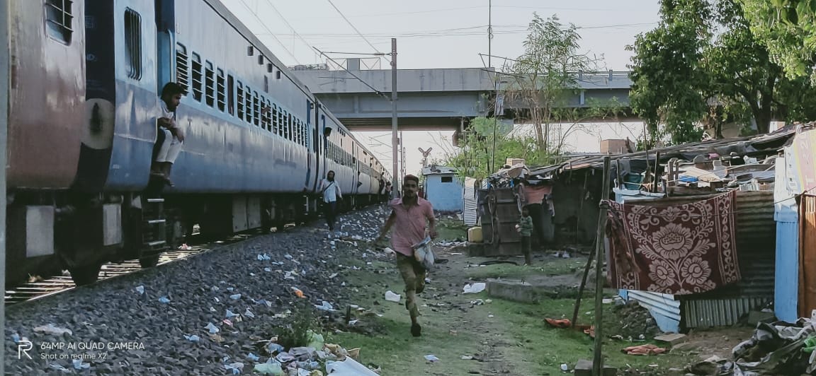 Feed Workers on Shramik Trains Feed Workers on Shramik Trains