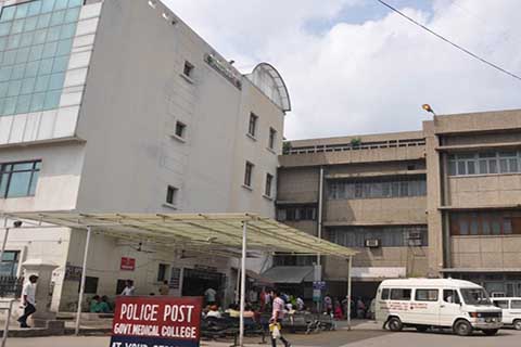 Jammu: Lack of Oxygen Supply at COVID-Care Ward in GMC Sends Families