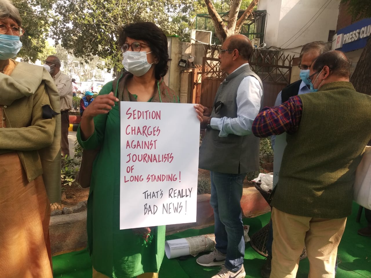 delhi: journalists stage symbolic silent sit-in against media gagging | newsclick
