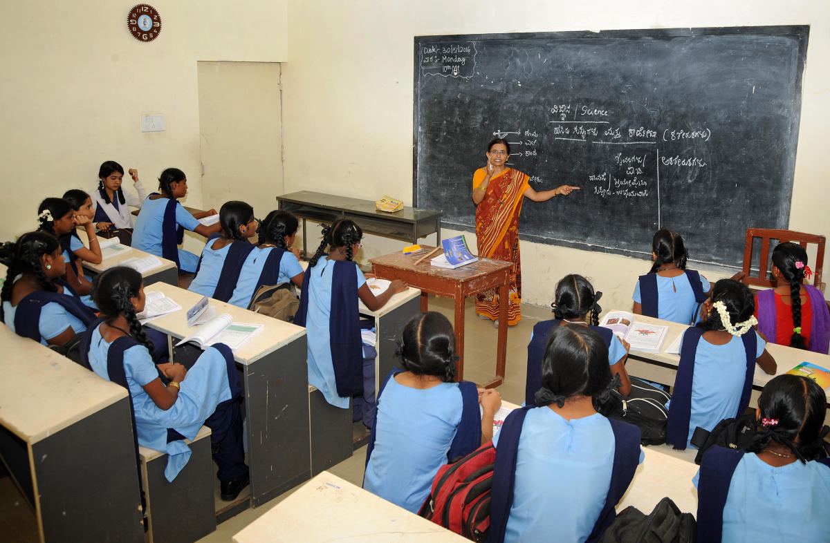 Government Schools Have Much Lesser Teachers Compared to Private Schools,  Shows UDISE+ Data | NewsClick