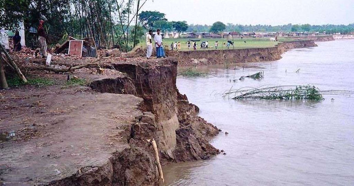 River Bank Erosion Continues to Wreak Havoc in Bengal's Maldaha and  Murshidabad | NewsClick