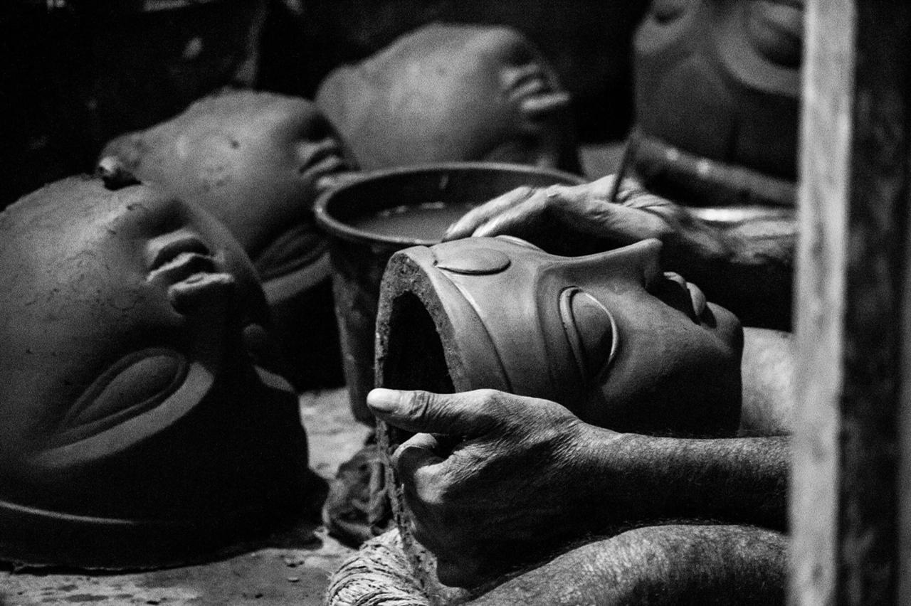 Idol Makers of Famed Kumartuli Hope for Brisk Business This Durga Puja to  Tide Over Crisis | NewsClick