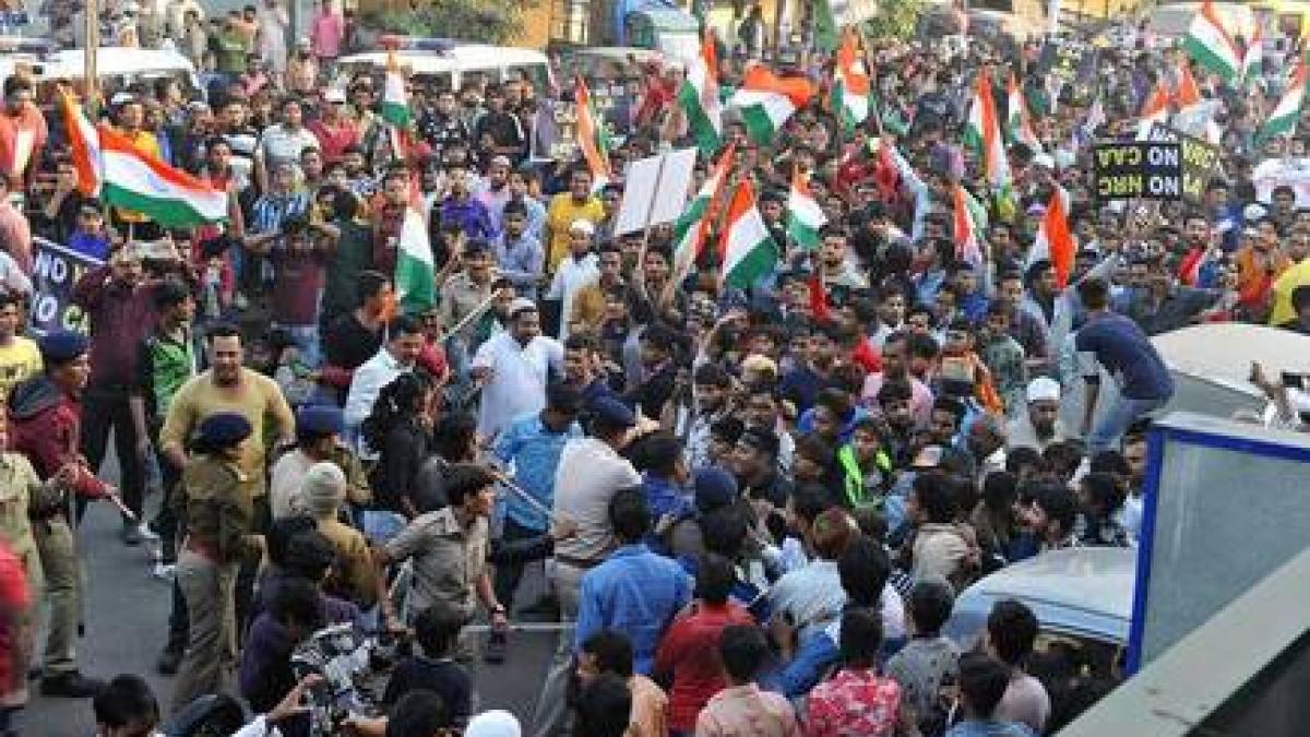64 Arrested, FIR Against More Than 5000 Across Gujarat After Anti-CAA  Protests | NewsClick