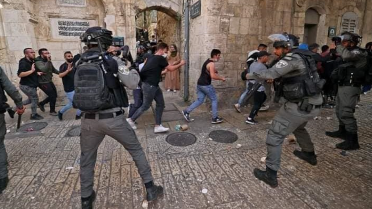 Mosque al aqsa attack why israel Israeli police