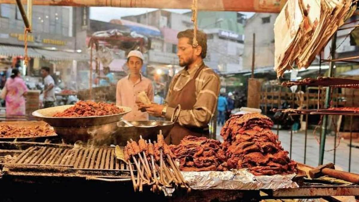 Gujarat Civic Bodies Ban Non-Veg Food Carts, Hawkers Move HC | NewsClick