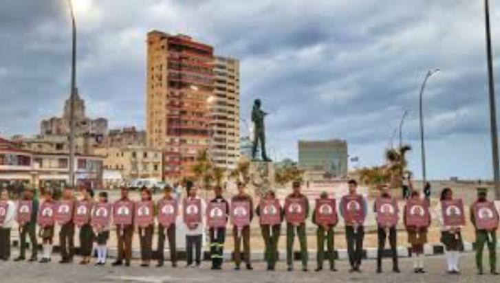 Tens of thousands marched on January 16, 2026, in Havana, Cuba, to honor the 32 fallen martyrs who died defending Venezuelan President Nicolás Maduro. Photo: Presidencia Cuba