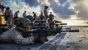 US Marines conduct live-fire training on the flight deck of USS Iwo Jima (LHD 7) in the Caribbean Sea as part of the SOUTHCOM's deployment. Photo: US Marines / X