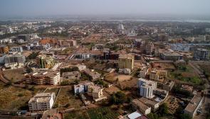 A view of the ACI 2000 neighborhood of Bamako, Mali with the Niger River in the background. Photo: Wikimedia Commons