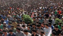Crowd attend funeral of Burhan Wani