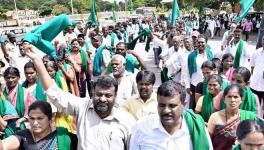 Farmers in K’taka Block National Highways, Protest Against Land Acquisition Amendment +