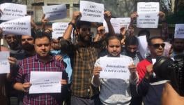Kashmiri journalists protest in Srinagar against the internet shutdown