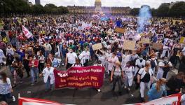 A hundred thousand people joined the health workers’ march in Paris on June 16, Tuesday.