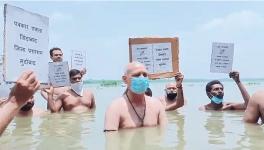 UP: Journalists Protest, Hold Jal-Satyagraha