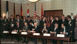 Signing ceremony of The Treaty on the Final Settlement with Respect to Germany: Foreign Ministers of USA, UK, USSR, France, GDR, FRG (from left to right) ; Moscow, September 12, 1990