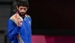 wrestler Ravi Dahiya with his Tokyo Olympics silver medal