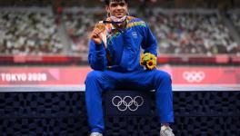 Neeraj Chopra with the gold medal at Tokyo Olympics