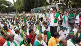Association President, Kurubur Shanthakumar addresses the protestors