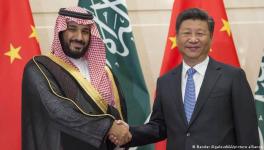 Chinese President Xi Jinping (right) could soon be making a trip to Saudi Arabia