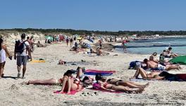 A victim of climate change? The longest natural beach on Mallorca, Playa Es Trenc, is steadily becoming narrowerA victim of climate change? The longest natural beach on Mallorca, Playa Es Trenc, is steadily becoming narrower