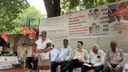 AITUC general secretary Amarjeet Kaur addresses the public meeting at Jantar Mantar on Thursday. Image clicked by Ronak Chhabra