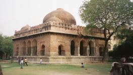 Barakhamba Monument at entrance of road to Nizamuddin auliya