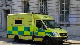UK: Thousands of Ambulance Workers on 24-Hour Strike for Higher Pay