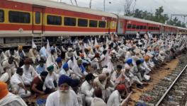 Punjab: Farmers Squat on Rail Tracks, Protest Centre's Value cut on Shrivelled, Broken Wheat Grains