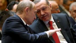 Turkish President Recep Erdogan’s (R) friendship with Russian President Vladimir Putin (L) annoys the US (File photo) 