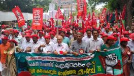 AIKS leaders Dr Ashok Dhawale, Dr Vijoo Krishnan, state president M Vijayakumar, secretary Panoli Valsan, and national vice president S K Preeja led the Raj Bhavan march on May 25. (Courtesy: Kerala Karshaka Sangham)