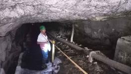 Kalidaspur Coal workers are coming down       the incline mine for extraction coal.