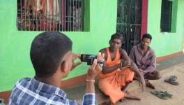 Students interviewing villagers (Photo - Abhijit Mohanty, 101Reporters)