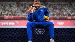 Neeraj Chopra with the gold medal at Tokyo Olympics