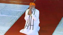 New Delhi, Apr 21 (ANI): Prime Minister Narendra Modi offers prayer to Sri Guru Teg Bahadur on his 400th Parkash Purab celebrations, at Red Fort in Delhi on Thursday. (