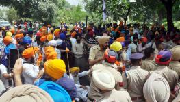 Patiala, Apr 29 (ANI): A clash erupted between two groups near Kali Devi Temple, in Patiala on Friday. (