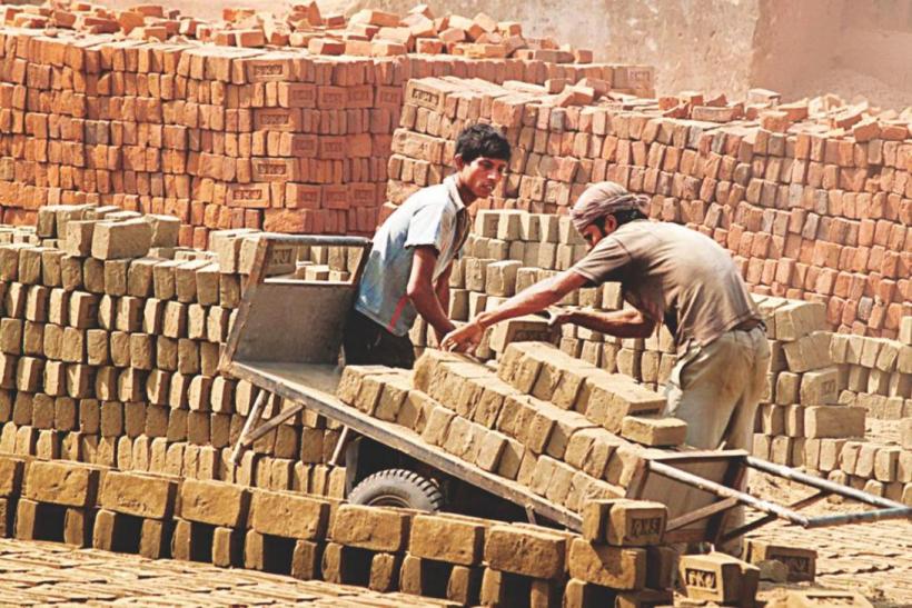 COVID-19 Lockdown Cost Livelihood of 78% Informal Sector Workers, Says Survey COVID-19 Lockdown Cost Livelihood of 78% Informal Sector Workers, Says Survey