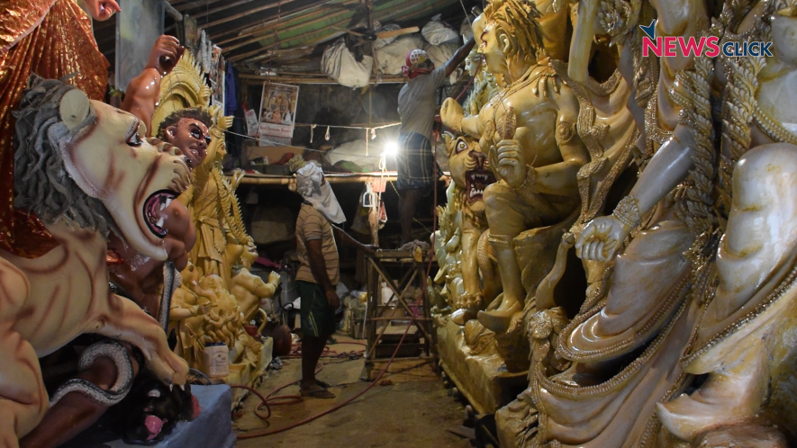 Far from Home, Artisans from Kolkata Work Tirelessly to Make Durga Puja a Success in Delhi