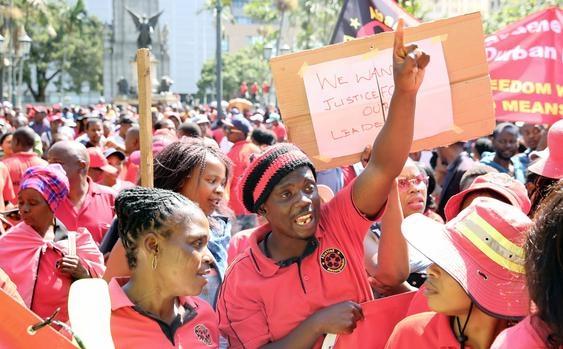 Plastic workers in South Africa on strike demanding a 15% salary hike