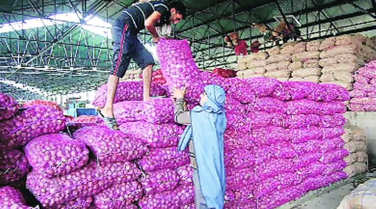 Onion farmers Maharashtra