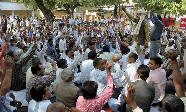 20 Lakh Government Employees Go on Strike Despite ESMA in Uttar Pradesh