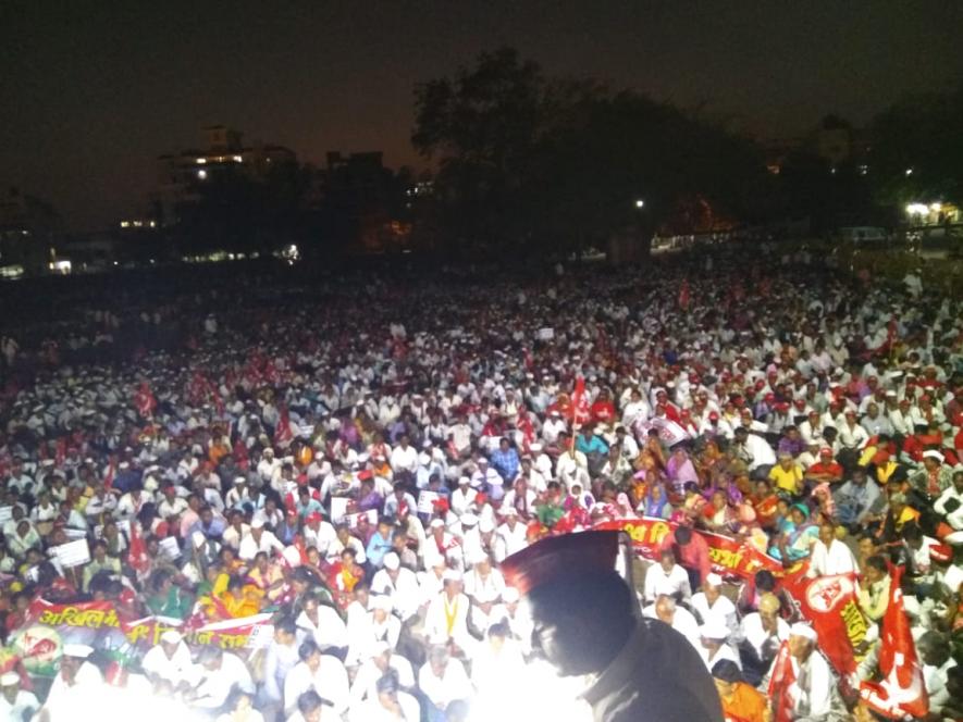 Thousands of Farmers Gather at Nashik to Participate in Kisan Long March