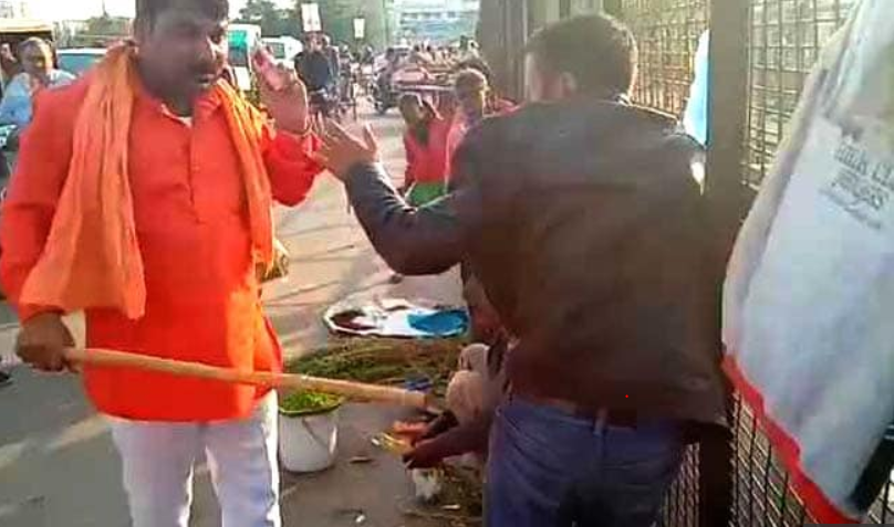 Saffron-Clad Men Thrash Kashmiri Dry Fruit Seller in Lucknow