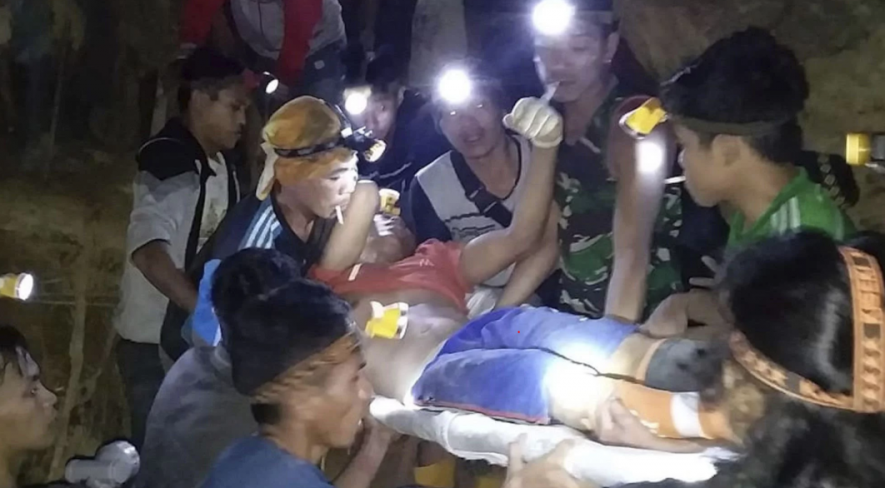 Dozens Trapped In The Collapse Of a Makeshift Gold Mine In Indonesia