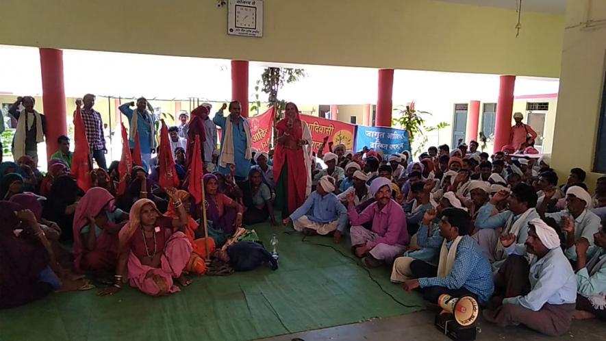 Over 6,000 Adivasi Workers on Indefinite Strike in MP over Non-payment of MGNREGA Funds