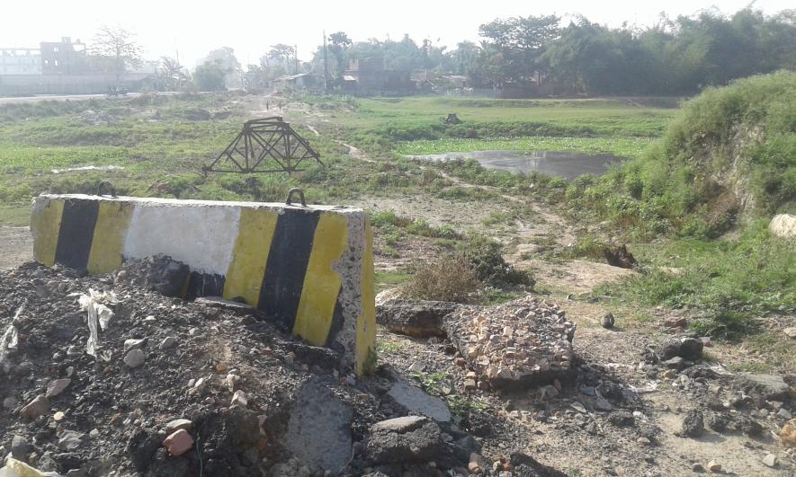  a bridge washed away near Madhepura in Koshi flood,it is still not constructed