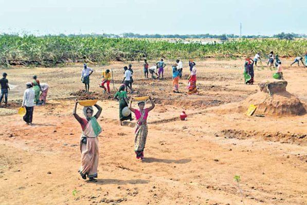 MGNREGS workers telangana buried