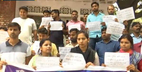 UP Police Exam Candidates of 2013 Stage Protest Over Appointment Letter, Beaten Mercilessly